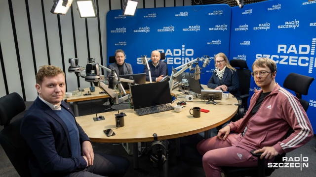 Ponad połowa Alei Jana Pawła II w Szczecinie wymaga całkowitej wymiany nawierzchni. Tak wynika z ekspertyzy przygotowanej przez Zachodniopomorski Uniwersytet Technologiczny w Szczecinie.