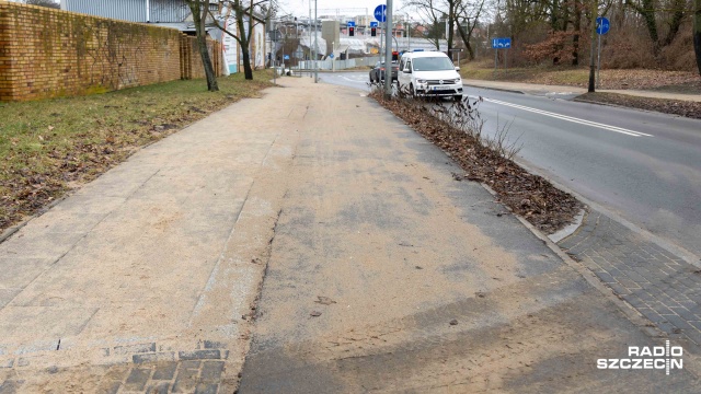 Jest wietrznie, czasem deszczowo ale z wyraźną temperaturą na plusie. Zarząd Dróg i Transportu Miejskiego w Szczecinie ruszył z pozimowym sprzątaniem miasta.