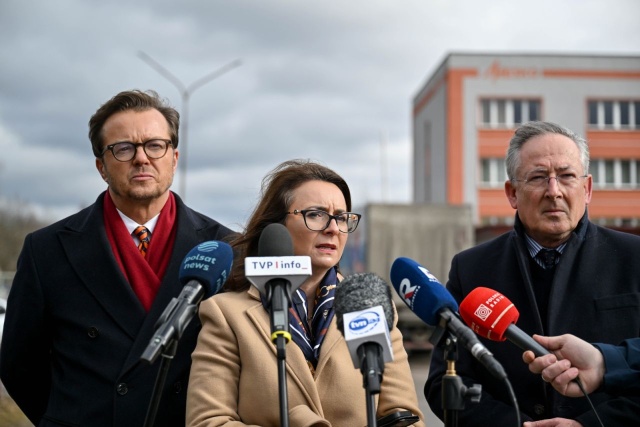 Program SAFE to nie tylko inwestycja w polskie bezpieczeństwo, ale również w polską gospodarkę - mówili europosłowie Koalicji Obywatelskiej po spotkaniu z zarządem zakładów MESKO w Skarżysku Kamiennej.