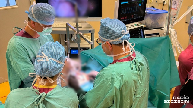 W szpitalu przy Unii Lubelskiej skorygowano ciężką deformację klatki piersiowej u chłopca, który choruje na zespół Marfana.