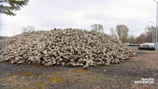 Najpierw remont, a później dochodzenie zwrotu kosztów - taki jest plan na naprawę nawierzchni w Alei Jana Pawła II - zdradził w Rozmowie pod Krawatem radny Koalicji Obywatelskiej Stanisław Kaup.