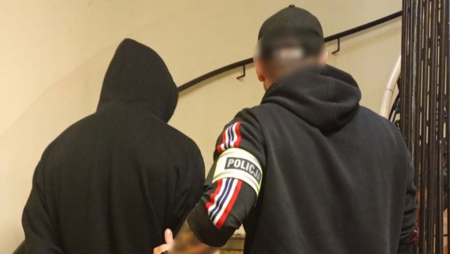 Policja odnalazła i zatrzymała mężczyznę, który okaleczył królika Marcysia w Krakowie. Sprawcą okazał się 21-letni mieszkaniec tego miasta.