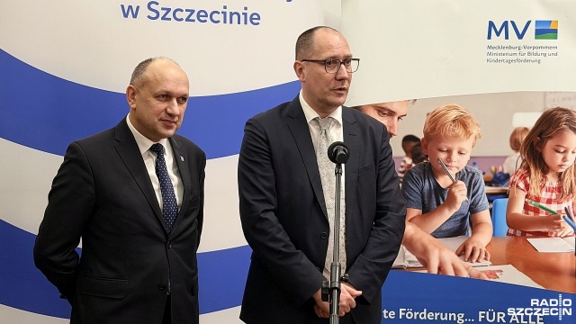 Polscy i niemieccy pedagodzy spotkali się w Szczecinie na konferencji Edukacja łączy Pomorze Zachodnie i Meklemburgię Pomorze Przednie. Celem spotkania było zacieśnienie współpracy pomiędzy dwiema stronami poprzez podpisanie porozumienia w tej sprawie.