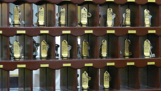 WiFi zamiast radia, prostsze meldowanie i elektroniczne menu - zmiany w hotelach mają ułatwić życie hotelarzom i ich gościom. .