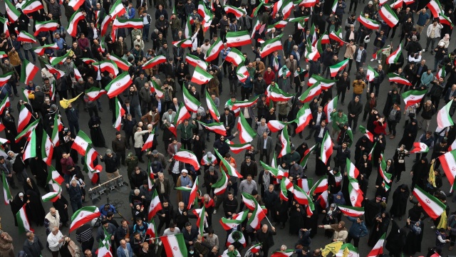 Eskalacja gróźb na linii Waszyngton-Teheran. Iran zapowiedział zdecydowaną odpowiedź na atak USA i Izraela. Prezydent Stanów Zjednoczonych Donald Trump ostrzegł, że jeśli Iran zdecyduje się na odwet, Waszyngton odpowie atakiem silniejszym niż kiedykolwiek wcześniej.