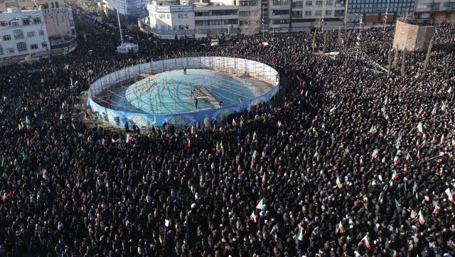 Administracja państwowa ma działać bez zakłóceń - takie polecenie wydał podległym mu urzędnikom wiceprezydent Iranu. Teheran - w odwecie za amerykańsko-izraelskie ataki - uderza w cele USA na Bliskim Wschodzie.