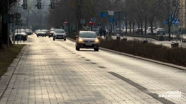 Zarząd Dróg i Transportu Miejskiego w Szczecinie rozpoczyna sądowy spór dotyczący inwestycji drogowej przy alei Jana Pawła II.