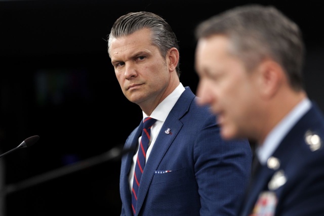 Celem ataków na Iran nie była zmiana reżimu - mówi sekretarz obrony Stanów Zjednoczonych. Pete Hegseth podkreśla jednak, że system władzy w Iranie może się zmienić, z korzyścią dla świata.