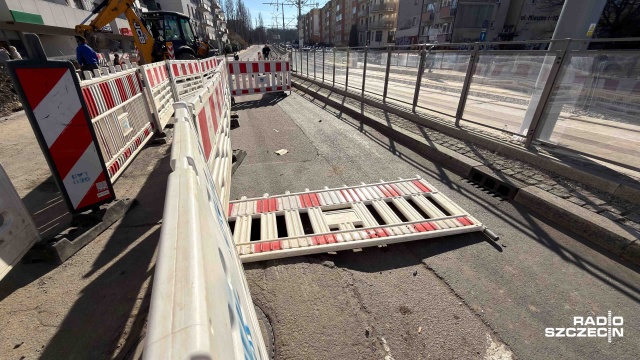 Specjalna komisja ma ustalić w środę przyczyny zapadnięcia się jezdni w Alei Powstańców Wielkopolskich w Szczecinie. To samo gremium wskaże także dalszą procedurę jej naprawy.