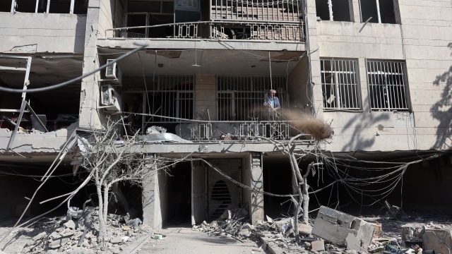 Niemal 1100 cywilów miało zginąć w Iranie od początku amerykańsko-izraelskich nalotów. Tak twierdzi jedna z organizacji praw człowieka. Z kolei armia USA informuje, że w całym kraju zostało trafionych ponad dwa tysiące celów.