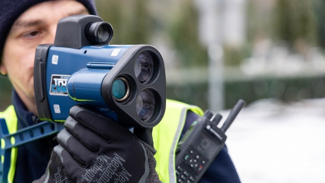 Stracił prawo jazdy za rażące przekroczenie prędkości - policjanci z Wałcza zatrzymali kierowcę Hondy, który przekroczył dozwoloną prędkość na terenie niezabudowanym o ponad 60 kmh.