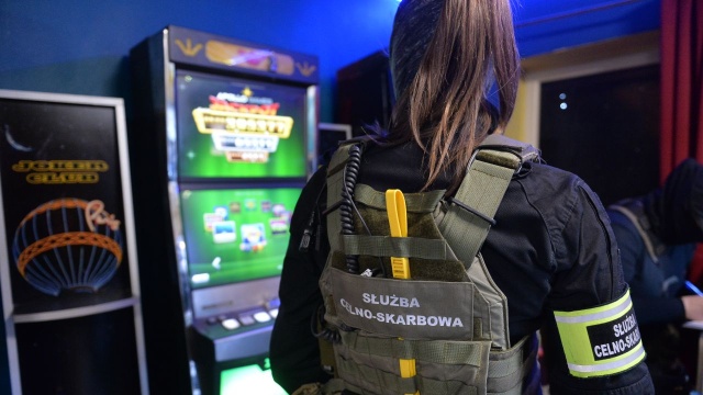 Kolejny nielegalny salon gier zlikwidowali funkcjonariusze zachodniopomorskiej Krajowej Administracji Skarbowej. Lokal funkcjonował w Chojnie.