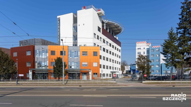 Szpital przy ul. Arkońskiej w Szczecinie mimo cyberataku nie przestanie działać - zapewnia rzecznik placówki. W nocy z soboty na niedzielę cyberprzestępcy zainfekowali system informatyczny, w wyniku czego dane medyczne zostały zaszyfrowane, a szpital utracił do nich dostęp.