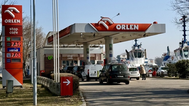 Po korek i do kanistrów - w weekend turyści z Niemiec szturmowali Świnoujskie stacje paliw.