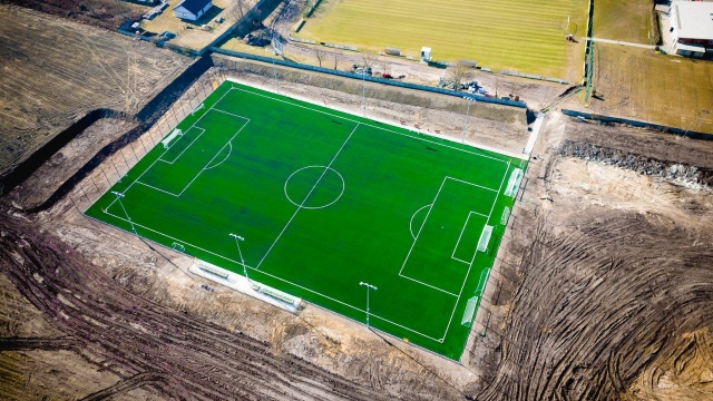 Zakończyła się budowa profesjonalnego boiska do gry w piłkę nożną w Stargardzie. Obiekt powstał przy kompleksie sportowym na ulicy Niemcewicza.