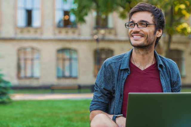 Codziennie korzystasz z technologii, która powstała tylko dlatego, że ktoś kiedyś usiadł i ją zaprojektował. Smartfon w Twojej kieszeni, automat do kawy na stacji, czy zaawansowany robot pakujący zamówienia na magazynie  za każdym z tych rozwiązań stoi inżynier. Jeśli czujesz, że chcesz mieć wpływ na otaczający nas świat wybierz studia w Wyższej Szkole Kształcenia Zawodowego, która już w maju organizuje event na licencji TED