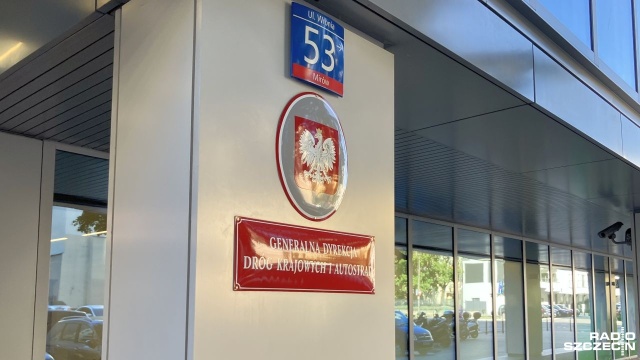 Minister Infrastruktury zwrócił się do Generalnej Dyrekcji Dróg Krajowych i Autostrad o zbadanie możliwości zerwania umowy z Autostradą Wielkopolską, w związku z podniesieniem przez spółkę stawek za przejazd autostradą A2 na odcinku między Koninem i Nowym Tomyślem - przekazał PAP resort.