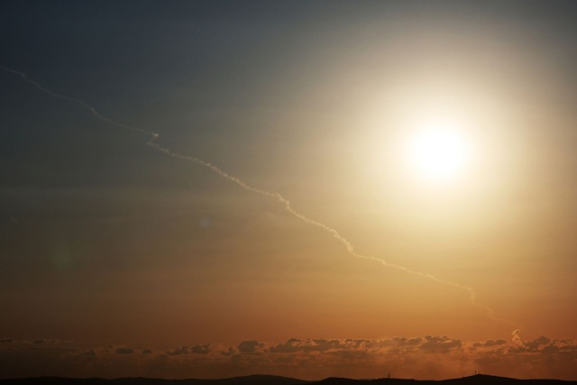 Iran i libański Hezbollah wspólnie zaatakowały północny Izrael. Informację przekazał agencji Reutera przedstawiciel izraelskiego ministerstwa obrony.