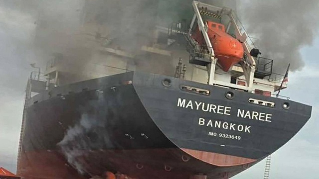 Irańskie łodzie wyładowane materiałami wybuchowymi uderzyły w dwa tankowce znajdujące się na irackich wodach terytorialnych. Jedna osoba zginęła.