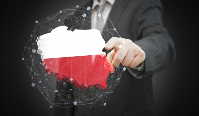 Decyzja o wyborze środowiska chmurowego wpływa na bezpieczeństwo danych, wydajność systemów i stabilność kosztów operacyjnych. Coraz więcej firm analizuje już nie tylko parametry techniczne - znaczenie ma również lokalizacja infrastruktury. Jakie korzyści zapewnia chmura działająca w polskim centrum danych