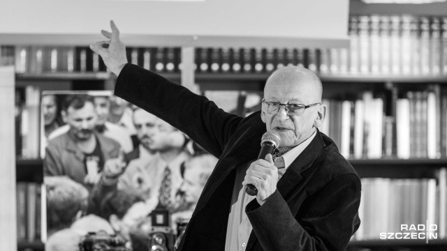 Człowiek orkiestra. Wszędzie było go pełno - tak Włodzimierza Piątka wspominają szczecińscy fotoreporterzy. Nestor szczecińskiej fotografii prasowej zmarł w wieku 86 lat.