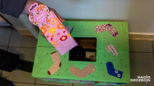 Nie wszystkie superbohaterskie akcje wymagają peleryny - czasem wystarczy para skarpetek. Pomorski Uniwersytet Medyczny w Szczecinie rusza ze zbiórką dla pensjonariuszy Domu Kombatanta w Szczecinie.