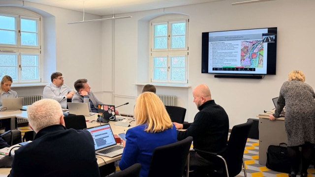 Szczecińscy radni z Komisji Budownictwa i Mieszkalnictwa jednogłośnie sprzeciwiają się budowie 200-metrowych wieżowców na Kępie Parnickiej.