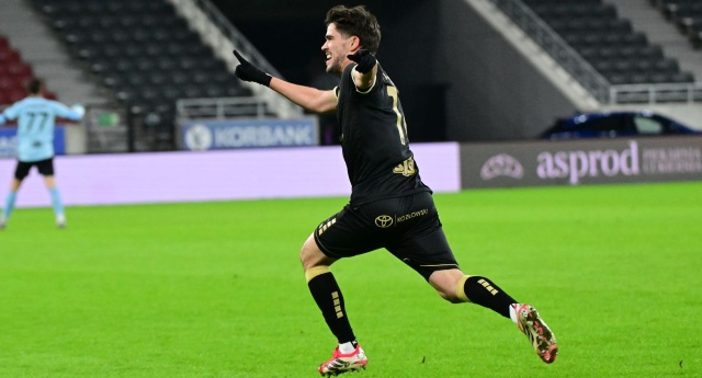 Jose Pozo bohaterem Pogoni w meczu z Koroną w ekstraklasie. Hiszpan obchodzący w niedzielę 30 urodziny sprawił sobie w poniedziałek urodzinowy prezent strzelając dwa gole w wygranym przez szczecinian meczu z kieleckim zespołem 2:1.