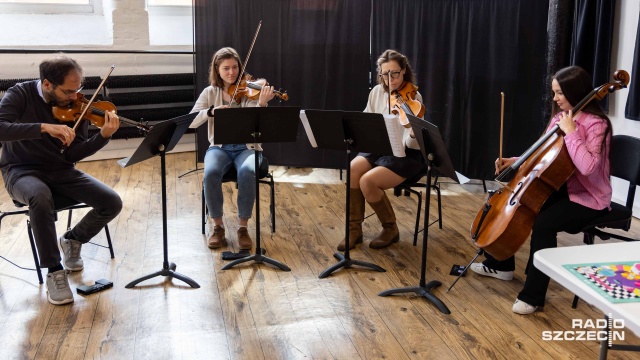 Zagrali już prawie tysiąc koncertów, są laureatami wielu nagród, zdobywając m.in. statuetkę Fryderyka w kategorii Album Roku - Muzyka Kameralna. Zespół Baltic Neopolis Orchestra specjalizujący się w muzyce smyczkowej odwiedzi Bałtycki Port Kultury.