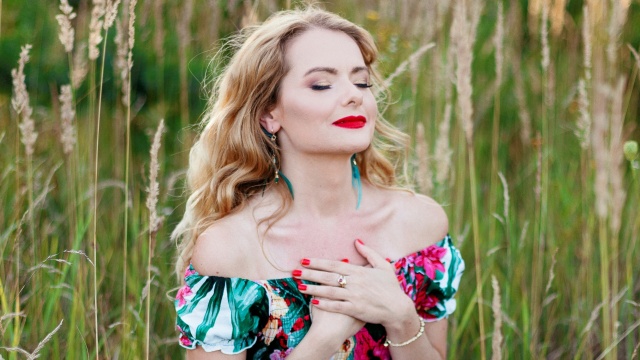 Kashia Vega z debiutanckim albumem Kropla. Poetycki art-pop o kobiecej sile.