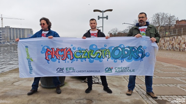 Butelki i opony, ale też lodówki czy hulajnogi elektryczne - takie przedmioty wyciągają z rzeki mieszkańcy Pomorza Zachodniego.