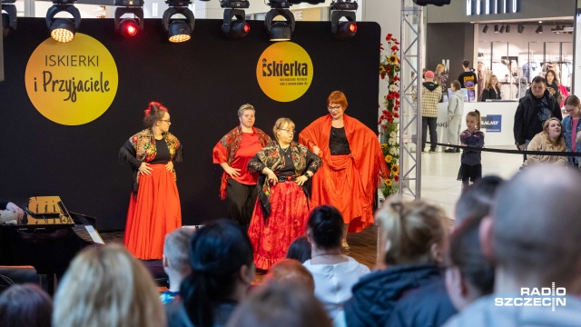 Trochę tańca, trochę muzyki i cała masa dobrej energii - tak wyglądało wydarzenie ISKIERKA i Przyjaciele w szczecińskim centrum Galaxy.