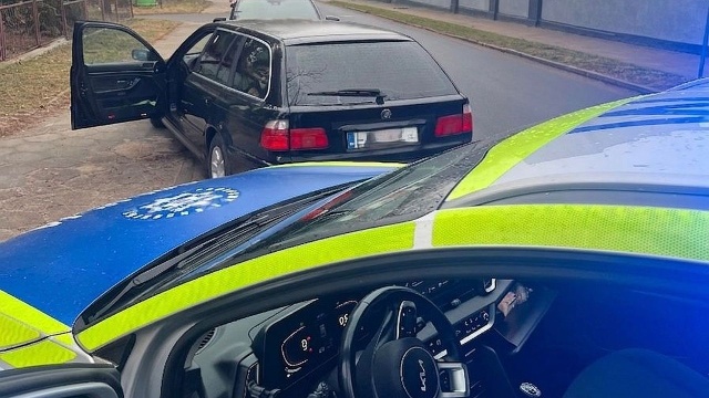 Trzy dożywotnie zakazy nie powstrzymały kierującego, aby wsiąść za kierownicę. To 43-latek z Koszalina.