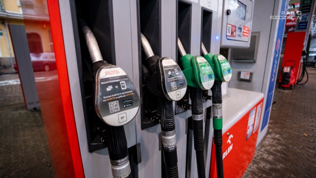 Rząd chce powstrzymać wzrosty cen paliw i może to zrobić za pomocą marż lub ewentualnego uruchamiania rezerw, gdyby to było koniecznie. Zapowiedział to w poniedziałek minister energii Miłosz Motyka.
