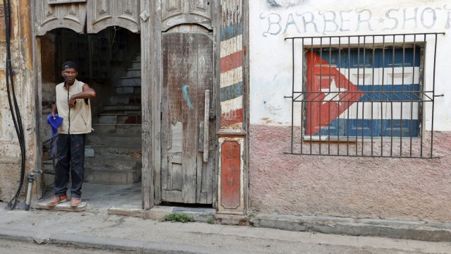 Ministerstwo Spraw Zagranicznych podniosło poziom zagrożenia na Kubie do najwyższego, czwartego, i odradza wszelkie podróże do tego kraju - z powodu kryzysu energetycznego i paliwowego oraz utrudnionej możliwości udzielenia pomocy w nagłych sytuacjach.