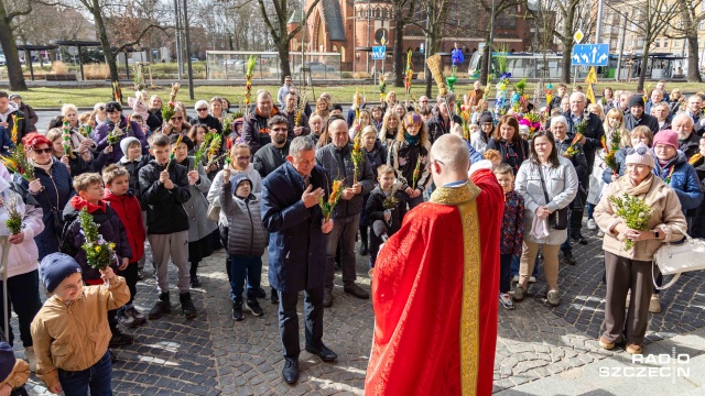 Palmy z kolorowymi kwiatami i wysokie na dwa metry ozdobiły ulice Szczecina. W Niedzielę Palmową tradycyjnie odbyła się procesja, która upamiętniła wjazd Jezusa do Jerozolimy.
