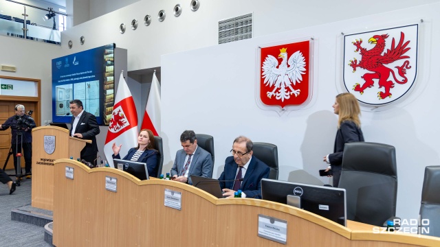 60 milionów złotych na poprawę infrastruktury drogowej w powiatach Zachodniopomorskiego popłynie z budżetu województwa. Taką decyzję podjęli radni sejmiku.