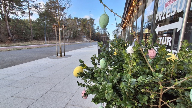 Wielkanocny boom w Świnoujściu. Turyści dopisali. Świnoujska promenada pęka w szwach, a branża turystyczna zaciera ręce. Dzięki wielkanocnej aurze, wczesną wiosną do miasta przyjechały tłumy.