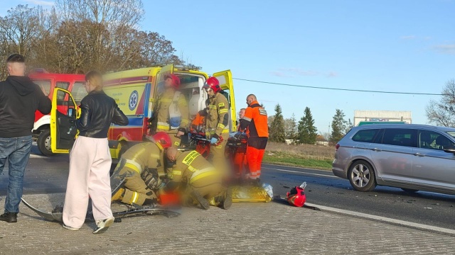 Trzy samochody zderzyły się na S3, na węźle Myślibórz. W pojazdach było 10 osób, trzy wymagały pomocy ratowników medycznych.