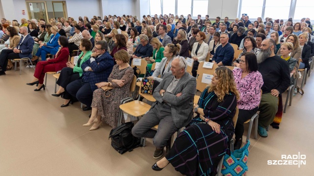 Punkt z widokiem na inkluzję to cykl konferencji i spotkań skierowanych do dyrektorów i nauczycieli szkół ogólnodostępnych na Pomorzu Zachodnim. Skupia się na wsparciu uczniów ze specjalnymi potrzebami edukacyjnymi.