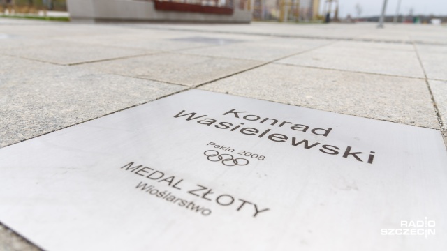 Aleja mistrzów sportu gotowa. Szczecin oddał hołd swoim olimpijczykom.