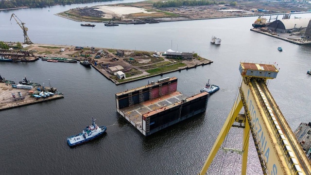 Stocznia Szczecińska Wulkan zwodowała pierwszy moduł nowego doku pływającego. To ważny kamień milowy dla sektora morskiego w Szczecinie.