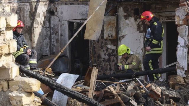 W mieście Dniepr na Ukrainie wydobyto spod gruzów ciało człowieka, który zginął w nocnym ataku rosyjskim. Liczba zabitych wzrosła tym samym do trzech, w całym kraju zginęło łącznie pięć osób.