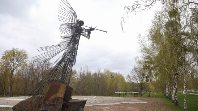 Wołodymr Zełenski zaapelował o zmuszenie Rosji do zaprzestania ataków w rejonie Czarnobyla i pamięć o ofiarach katastrofy sprzed 40 lat.
