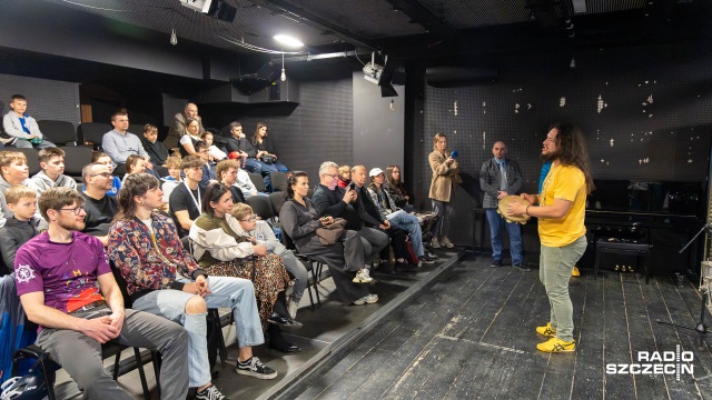 Brazylijskie tamburyny, werble, grzechotki i bębny - wybrzmiały na warsztatach brazylijskich rytmów. W Szczecinie rozpoczął się III Międzynarodowy Festiwal Dobrego Rytmu.