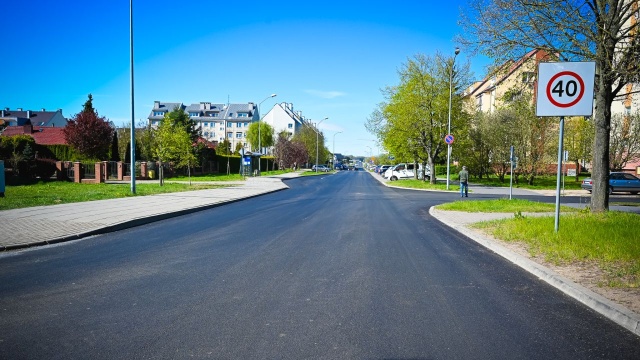 Koniec remontu na osiedlu Pyrzyckim w Stargardzie. Chodzi o ulicę Powstańców Warszawy, gdzie od kilku tygodni wymieniana była nawierzchnia.
