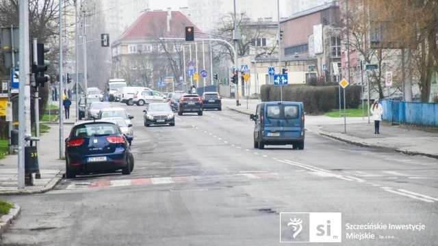 Od wtorku obowiązywać będzie zmieniona organizacja ruchu na Emilii Plater w Szczecinie. To w związku z kolejnym etapem robót przygotowawczych przy przebudowie tej trasy.