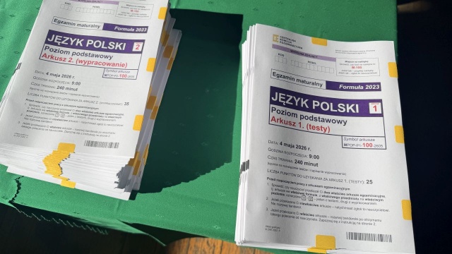 Dyrektor Centralnej Komisji Egzaminacyjnej Robert Zakrzewski bada sprawę opublikowania w mediach społecznościowych zdjęć z tegorocznego arkusza egzaminacyjnego z matury z języka polskiego.