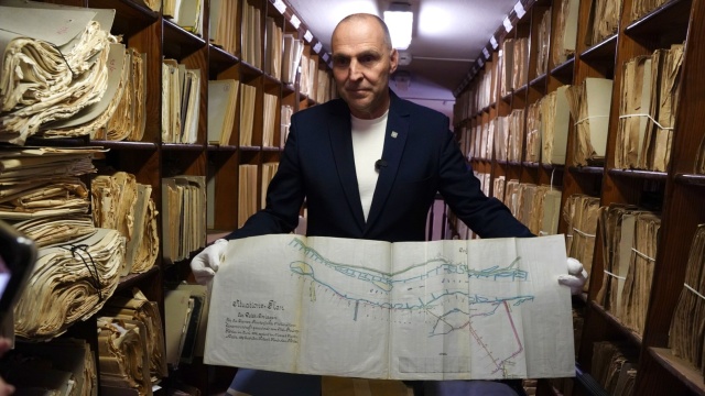 Do Zachodniopomorskiego Urzędu Wojewódzkiego trafiły unikatowe, historyczne dokumenty. Niektóre z nich mają ponad 200 lat.