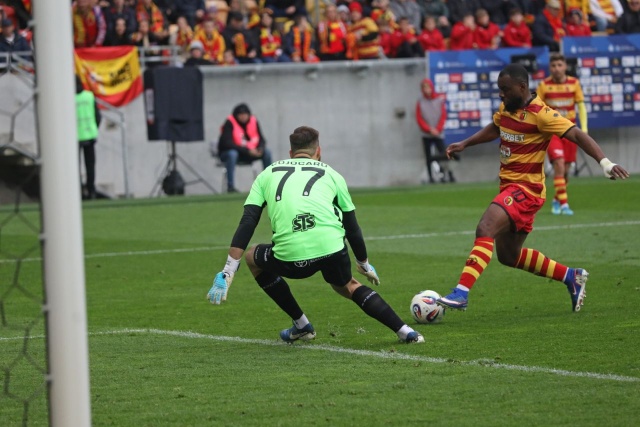 Jagiellonia Białystok wygrała z Pogonią Szczecin 3:2 (2:1) w spotkaniu 32. kolejki piłkarskiej ekstraklasy.